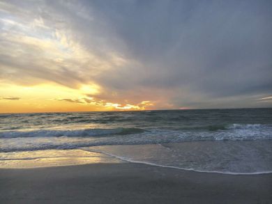 Two Bedroom Rental with Full Gulf View Sleeps 5 Guests